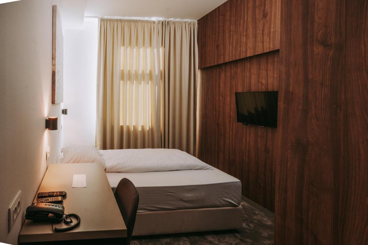 Hotel Slisko Загреб Екстериор снимка
