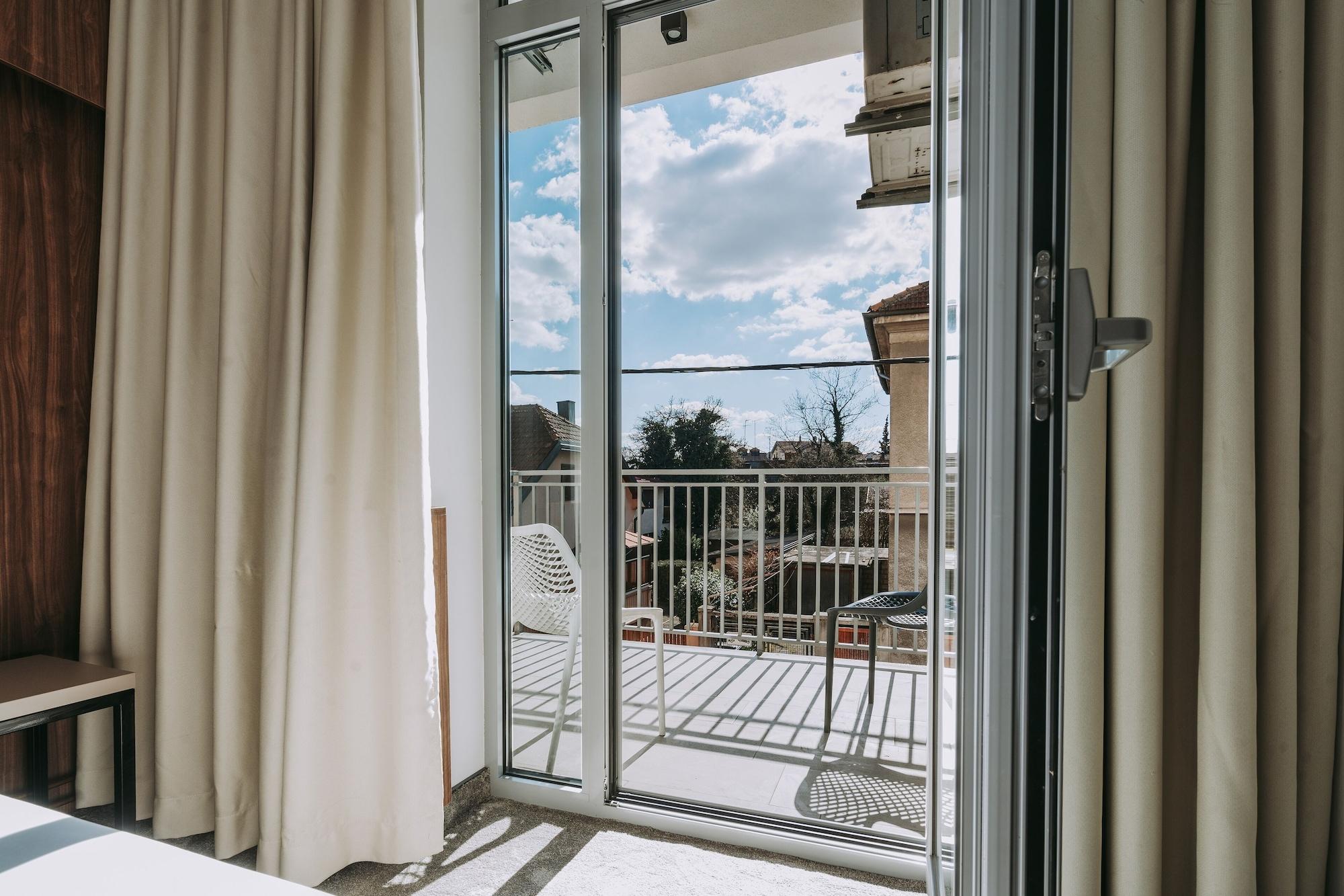 Hotel Slisko Загреб Екстериор снимка