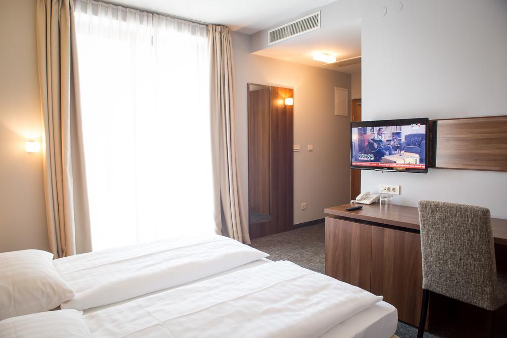 Hotel Slisko Загреб Екстериор снимка
