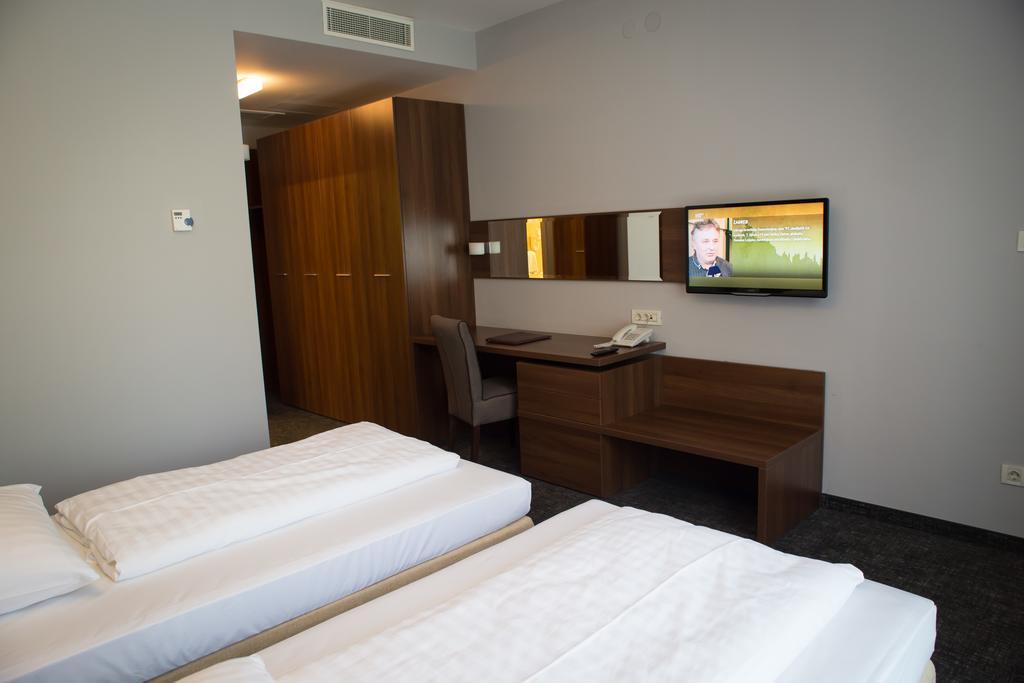 Hotel Slisko Загреб Екстериор снимка