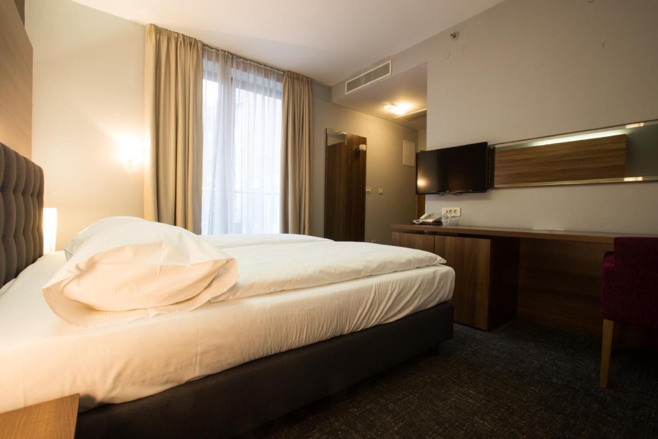 Hotel Slisko Загреб Екстериор снимка
